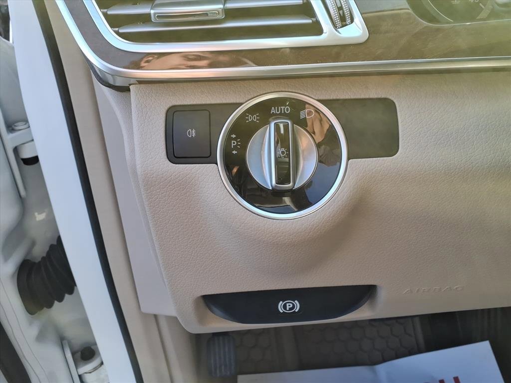 Used 2014 Mercedes-Benz E 350 4MATIC Sedan image 17