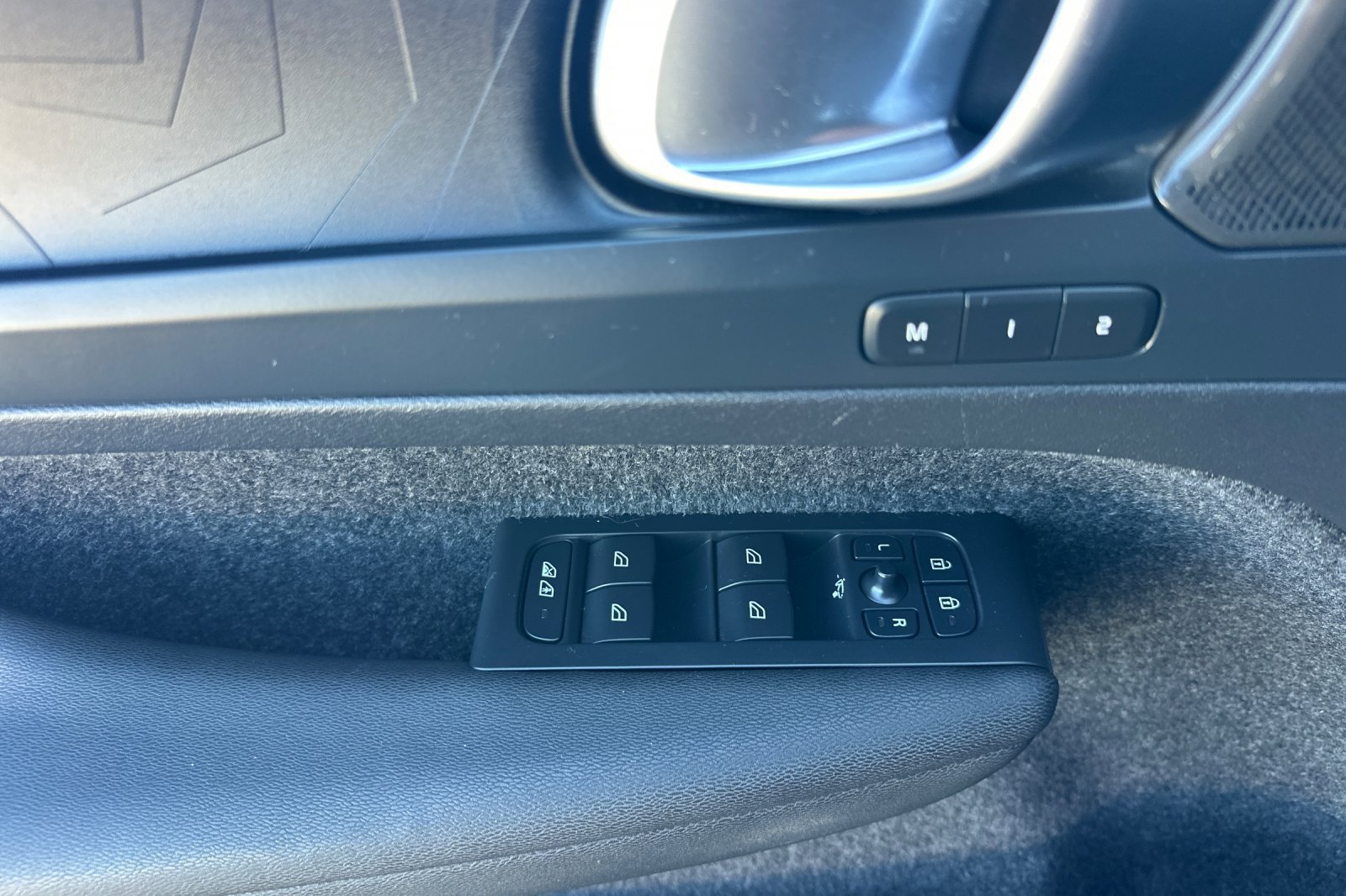 Used 2023 Volvo C40 P8 Recharge Ultimate AWD/4WD image 8