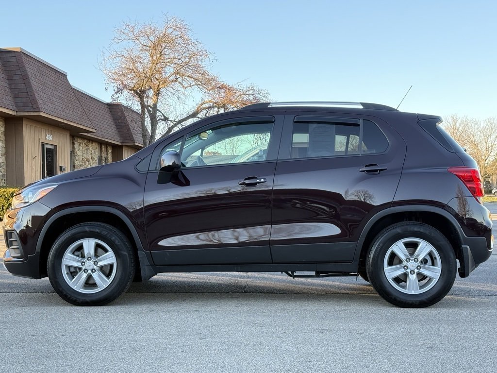 Used 2021 Chevrolet Trax LT w/ LT Convenience Package image 2