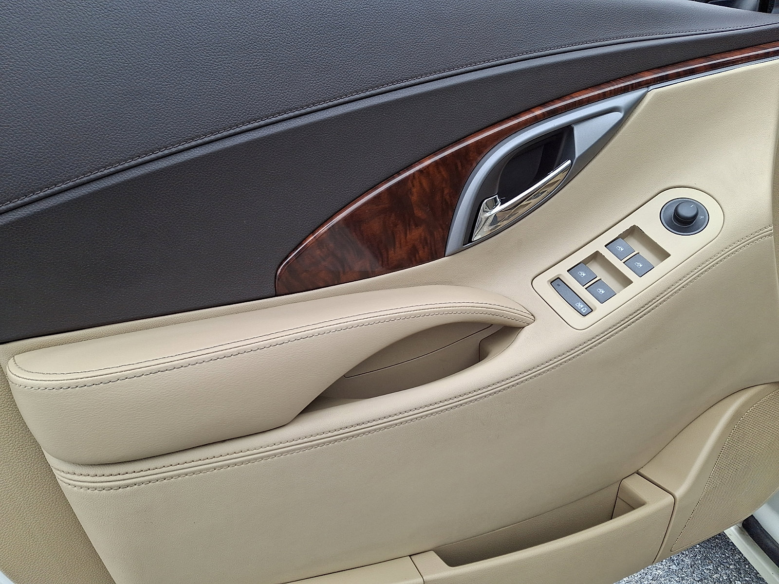 Used 2013 Buick LaCrosse Leather image 12