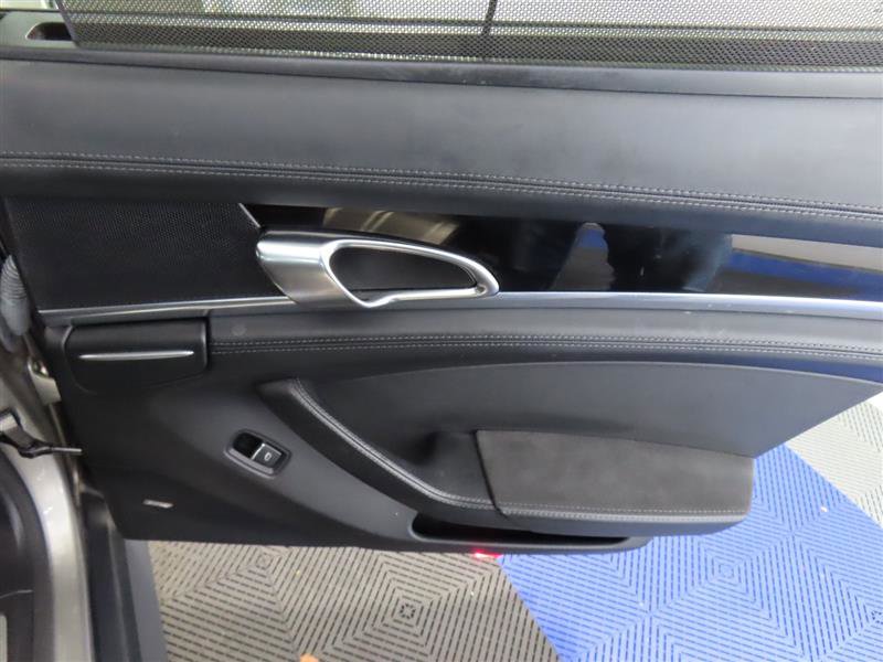Used 2013 Porsche Panamera GTS image 31