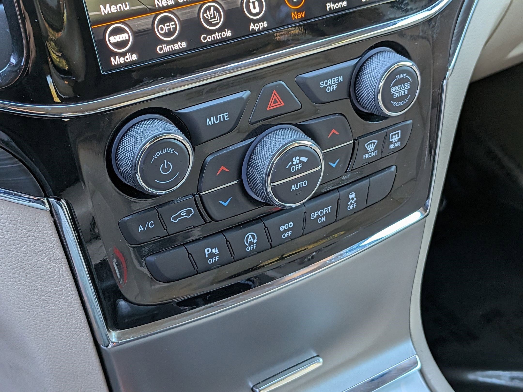 Used 2021 Jeep Grand Cherokee Limited w/ Sun & Sound Group image 23