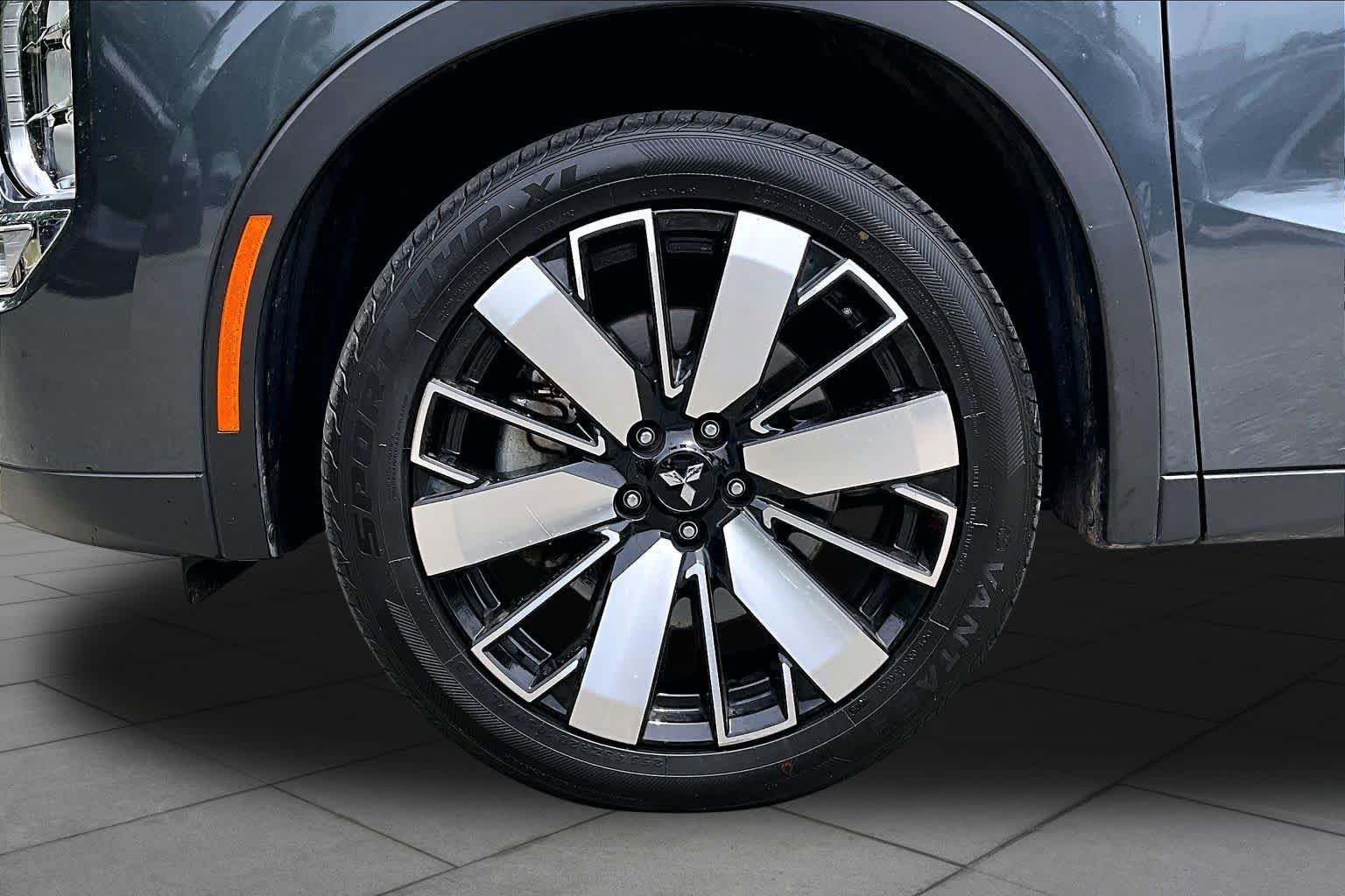 Used 2025 Mitsubishi Outlander SE AWD/4WD image 11
