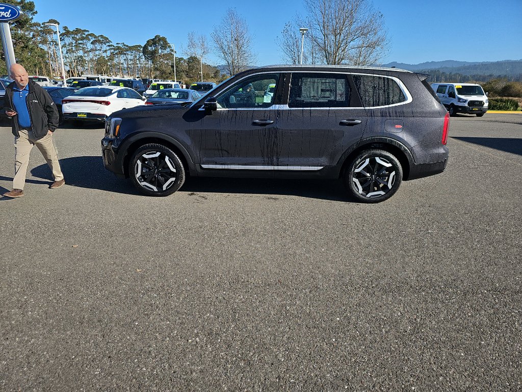 New 2025 Kia Telluride S image 2