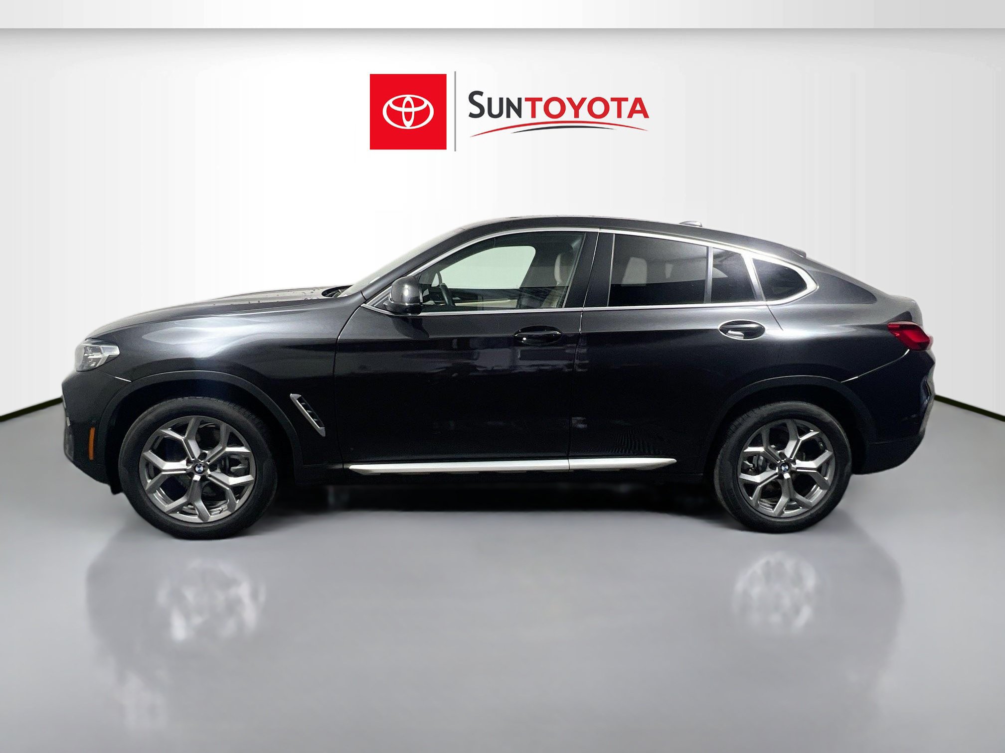 Used 2025 BMW X4 xDrive30i AWD/4WD image 29