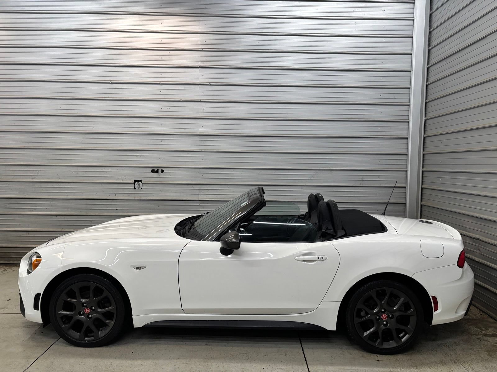 Used 2017 FIAT 124 Spider Abarth RWD image 10