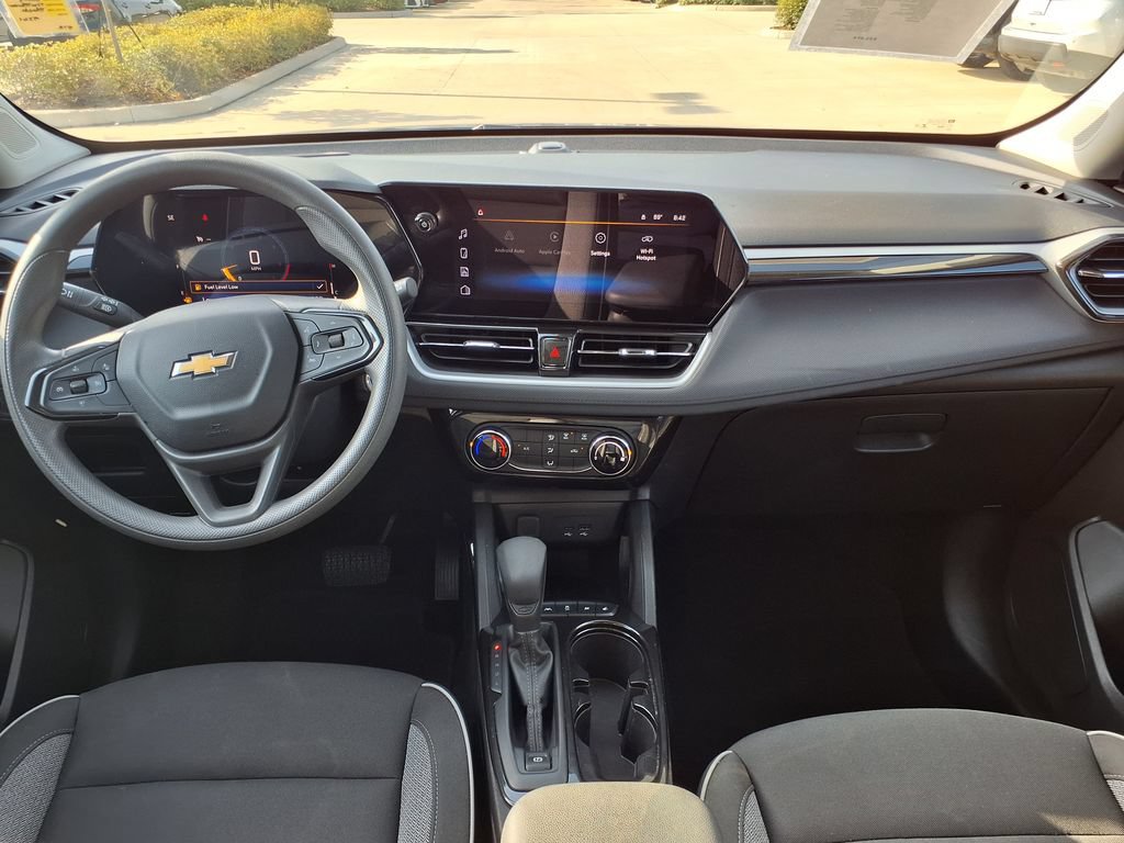 Used 2025 Chevrolet TrailBlazer LT FWD image 24