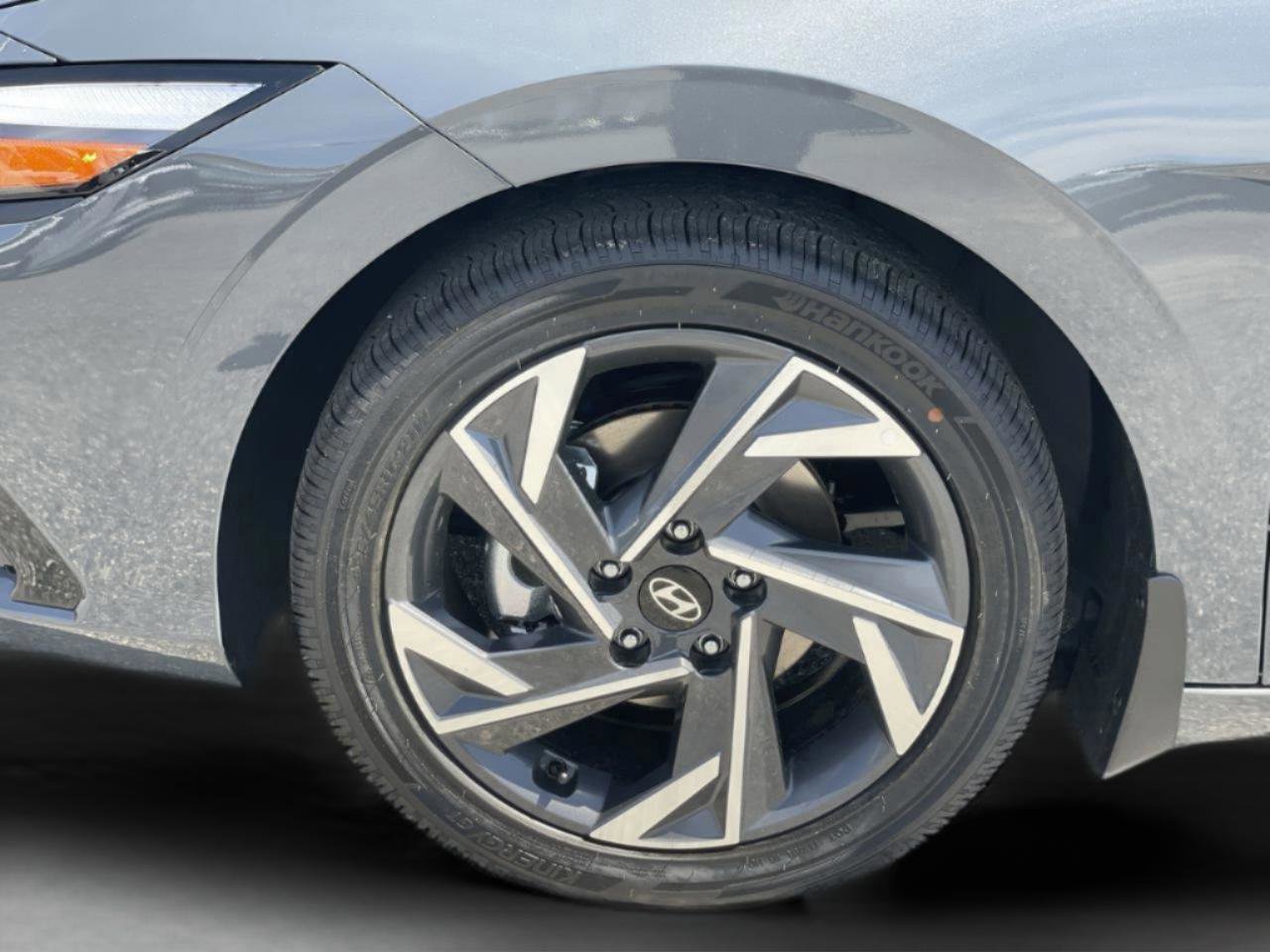 New 2026 Hyundai Elantra Limited FWD image 22