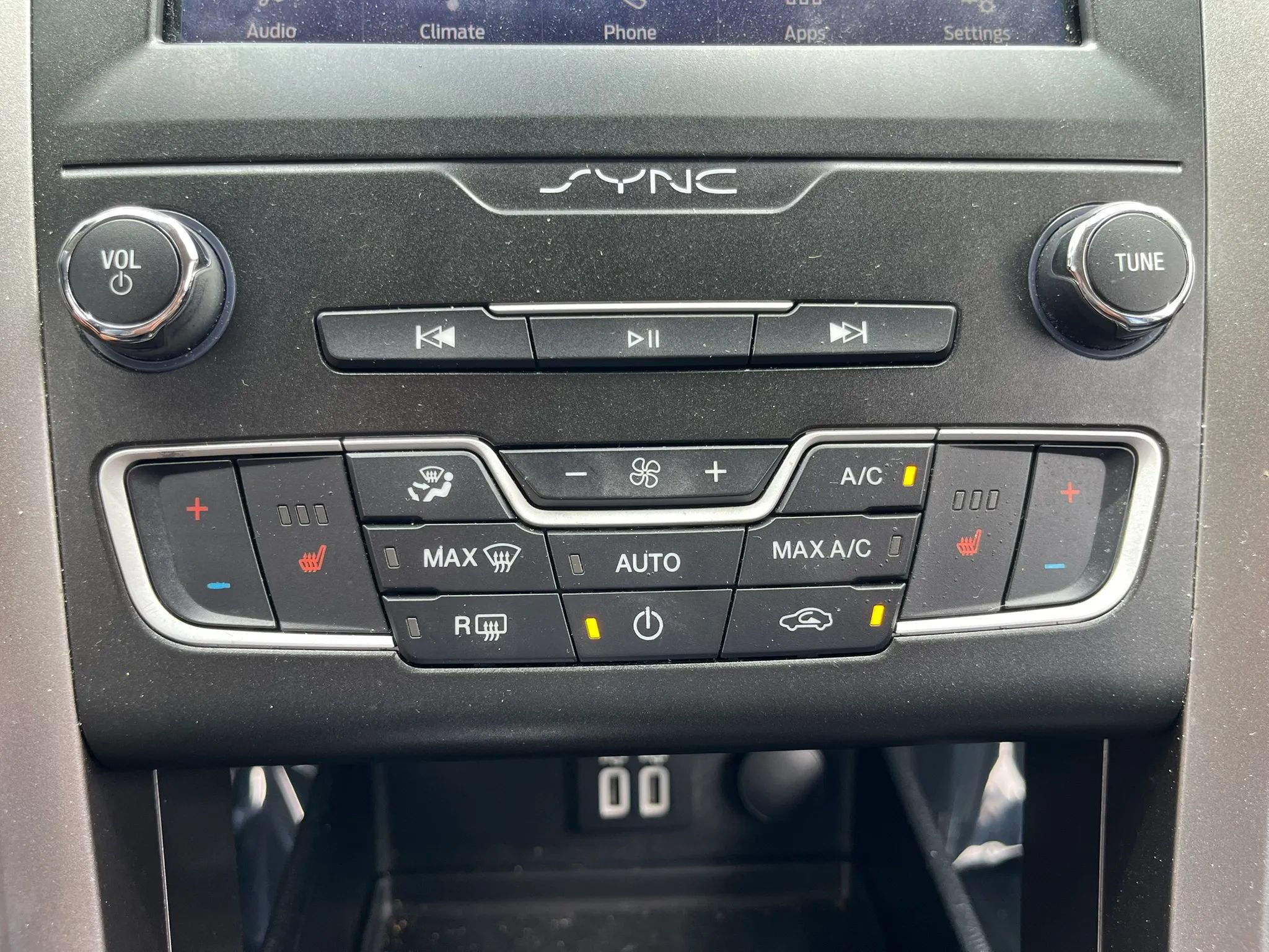 Used 2020 Ford Fusion SEL FWD image 20