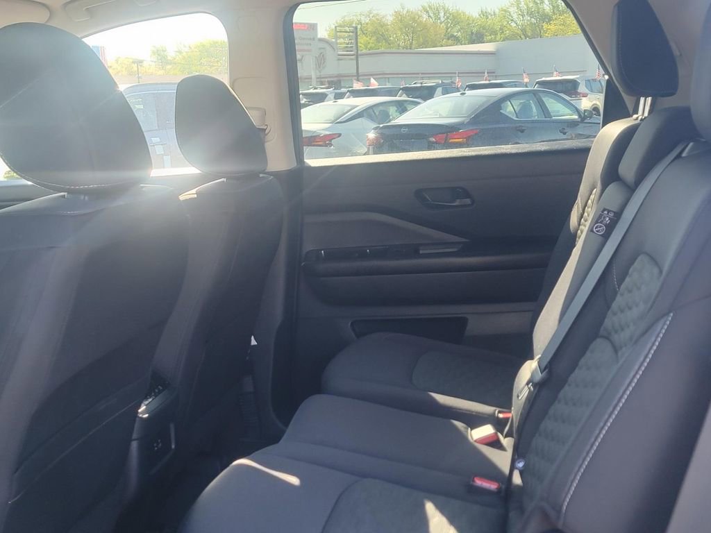 Used 2024 Nissan Pathfinder SV AWD/4WD image 15