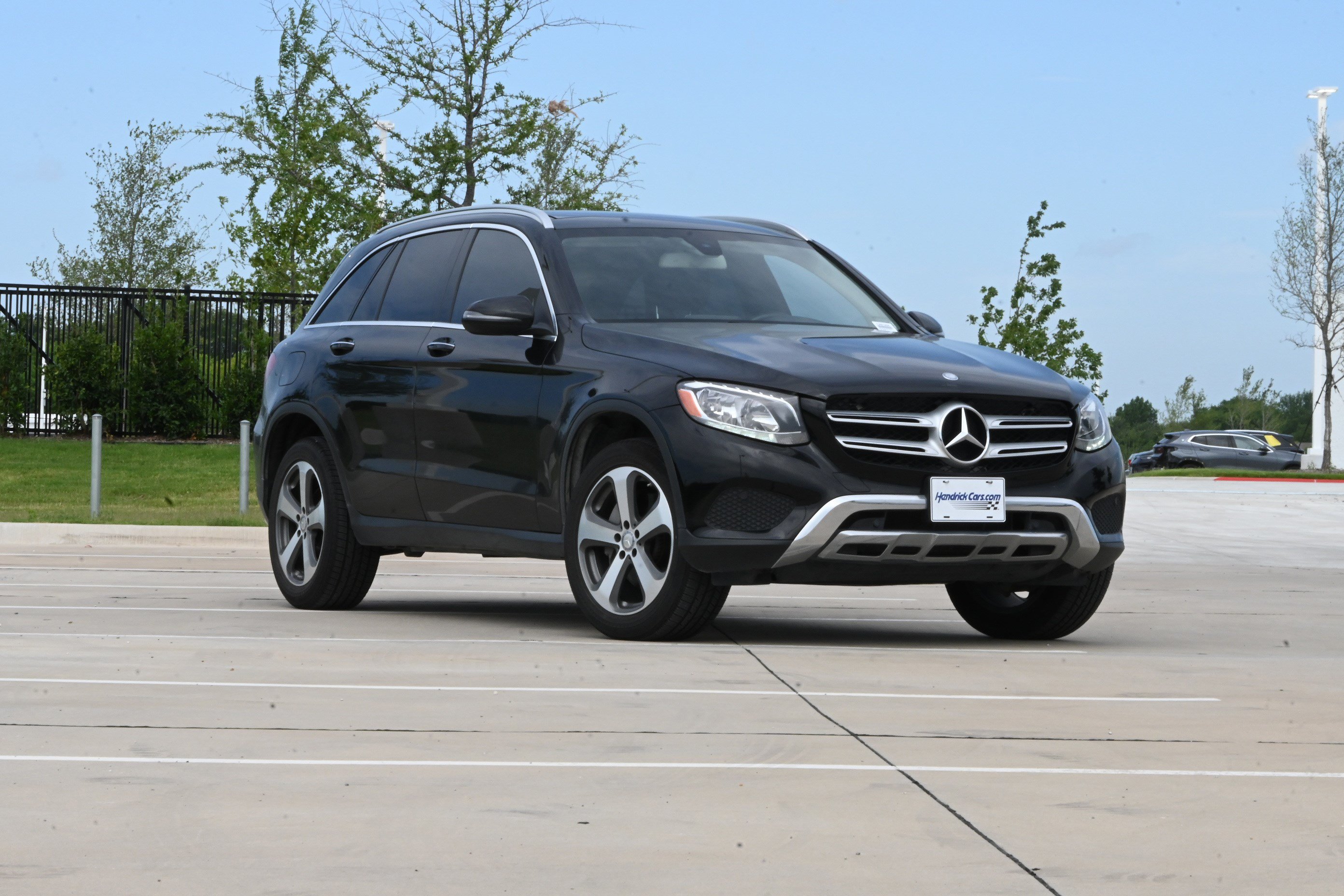 Used 2016 Mercedes-Benz GLC 300 4MATIC image 2