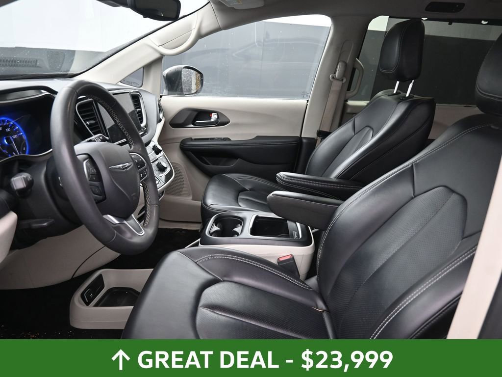 Used 2023 Chrysler Pacifica Touring-L image 19