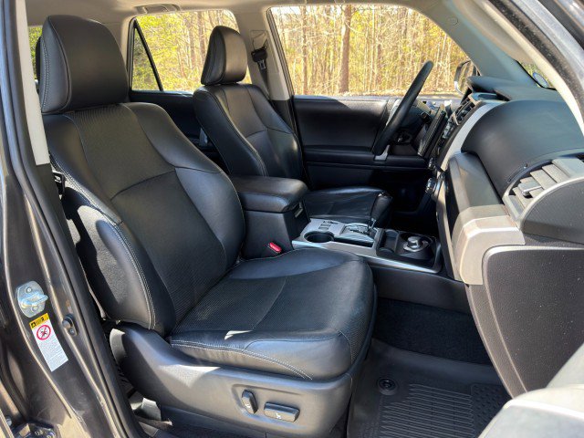 Used 2018 Toyota 4Runner Limited AWD/4WD image 33