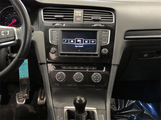 Used 2016 Volkswagen Golf S image 26