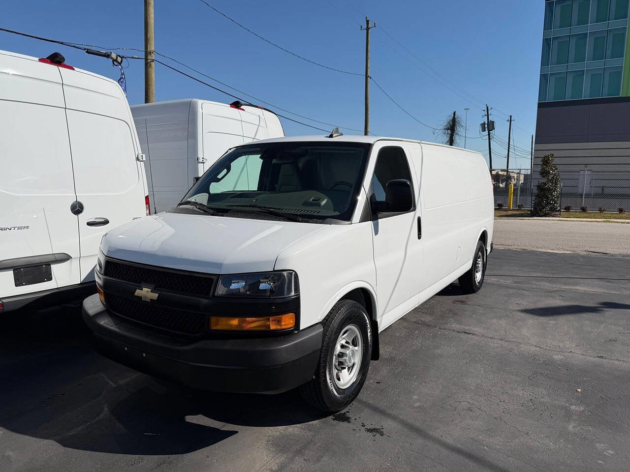 Used 2020 Chevrolet Express 3500 Extended w/ Driver Convenience Package RWD image 29
