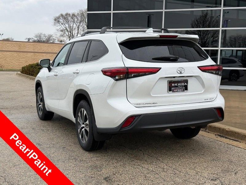 Used 2023 Toyota Highlander XLE AWD/4WD image 5