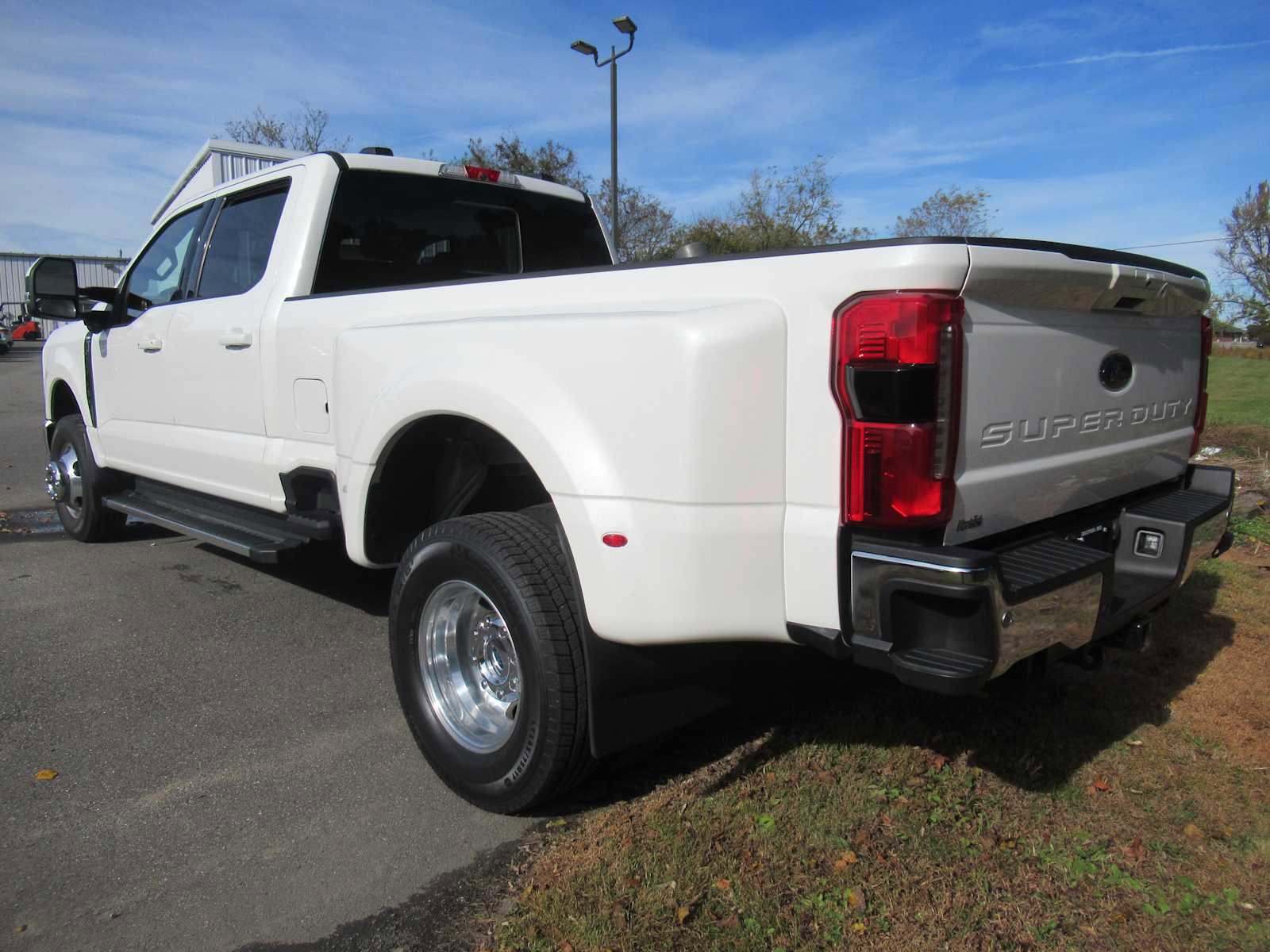 Used 2023 Ford F350 Lariat image 7
