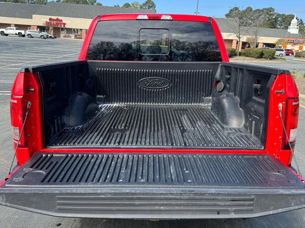 Used 2015 Ford F150 XLT w/ Equipment Group 302A Luxury image 4