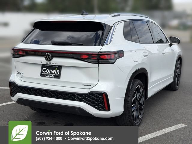 Used 2025 Volkswagen Tiguan SEL R-Line AWD/4WD image 15
