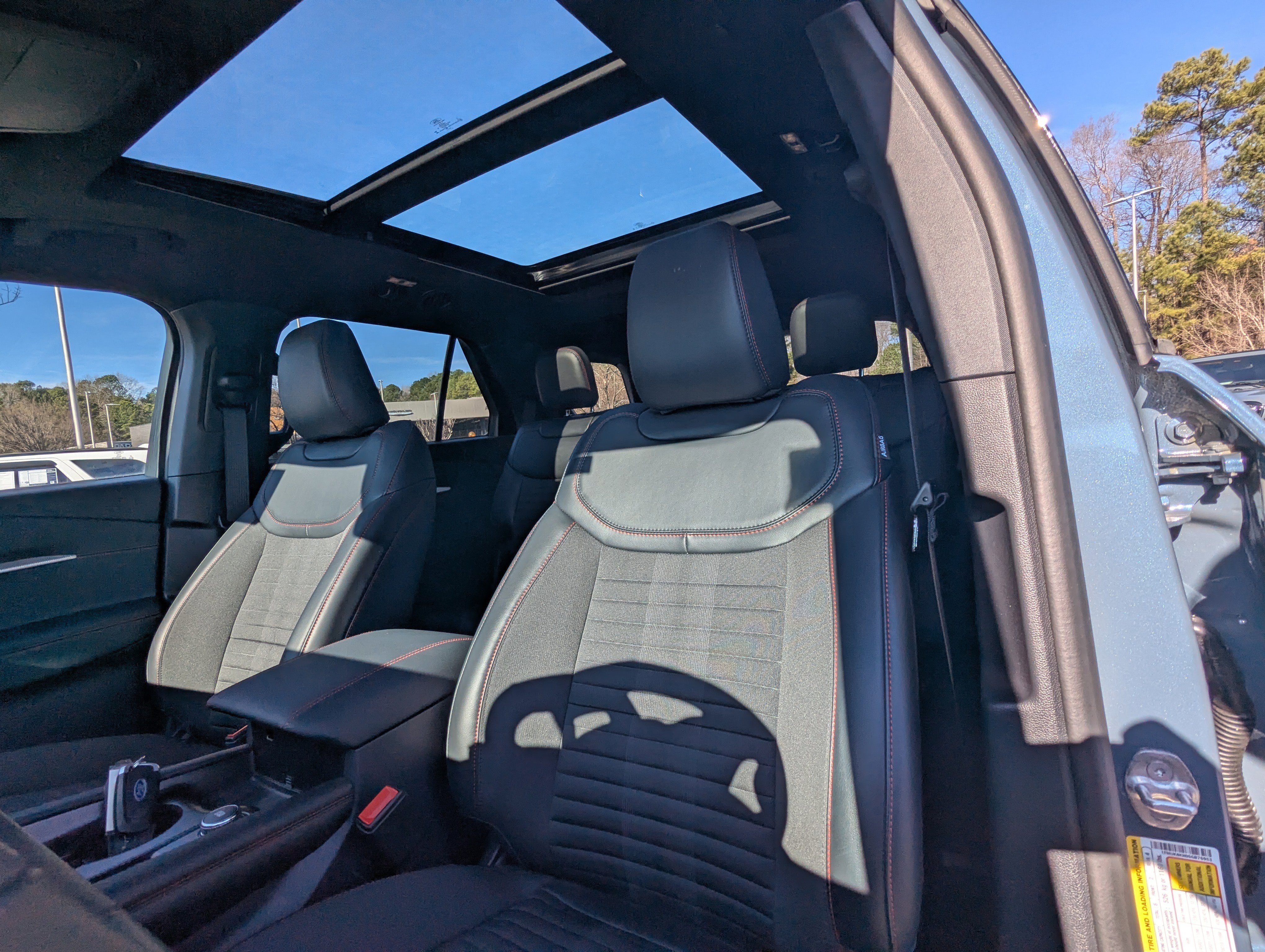 Used 2025 Ford Explorer ST-Line w/ Premium Package image 9