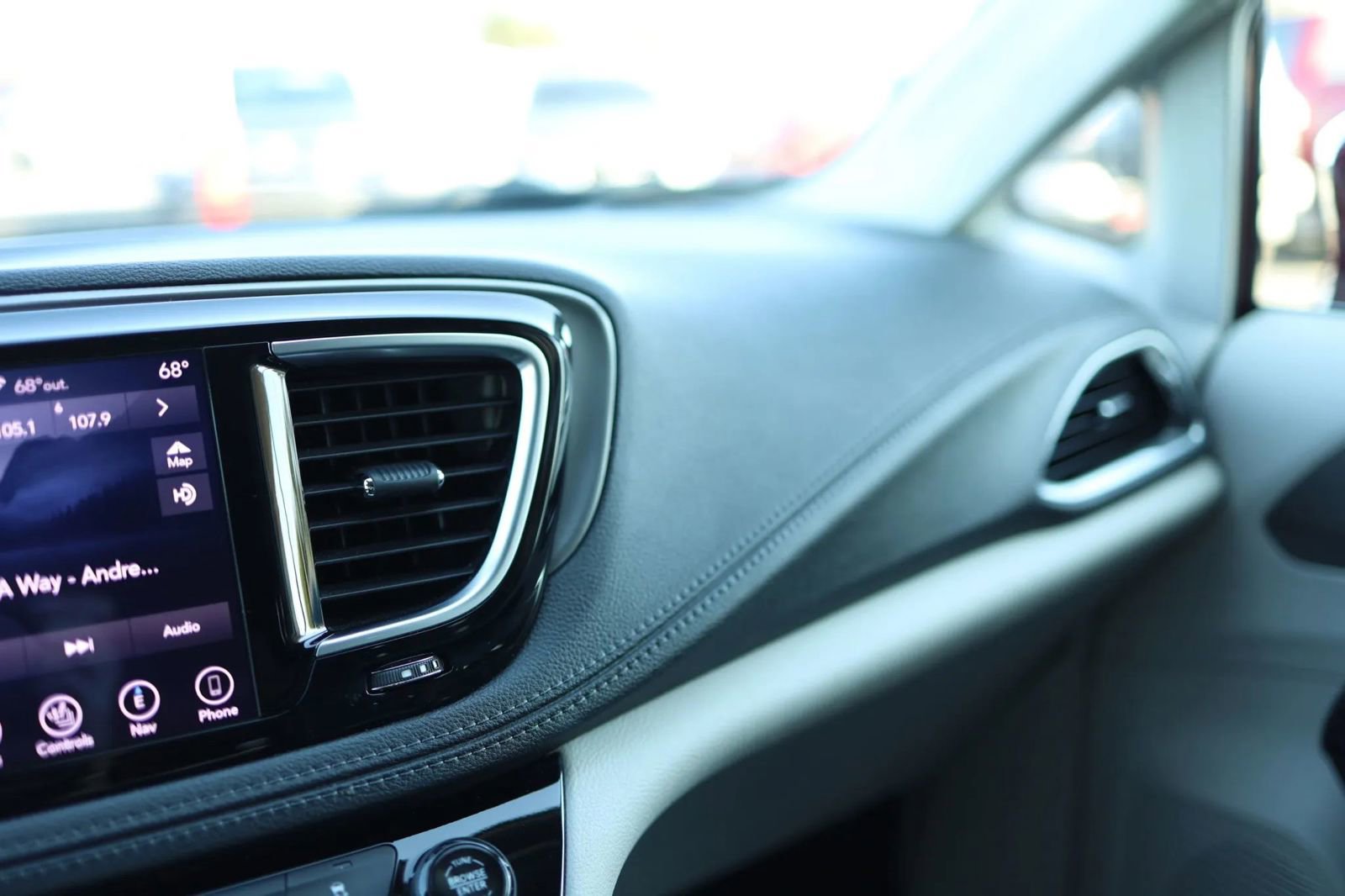 Used 2019 Chrysler Pacifica Limited FWD image 28