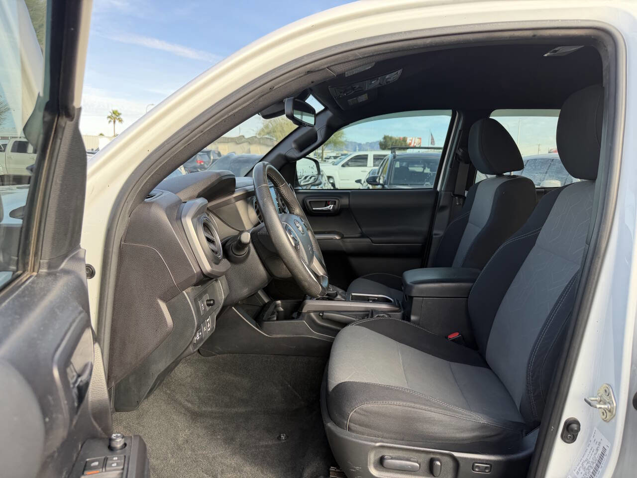 Used 2020 Toyota Tacoma TRD Off-Road w/ Technology Package image 17