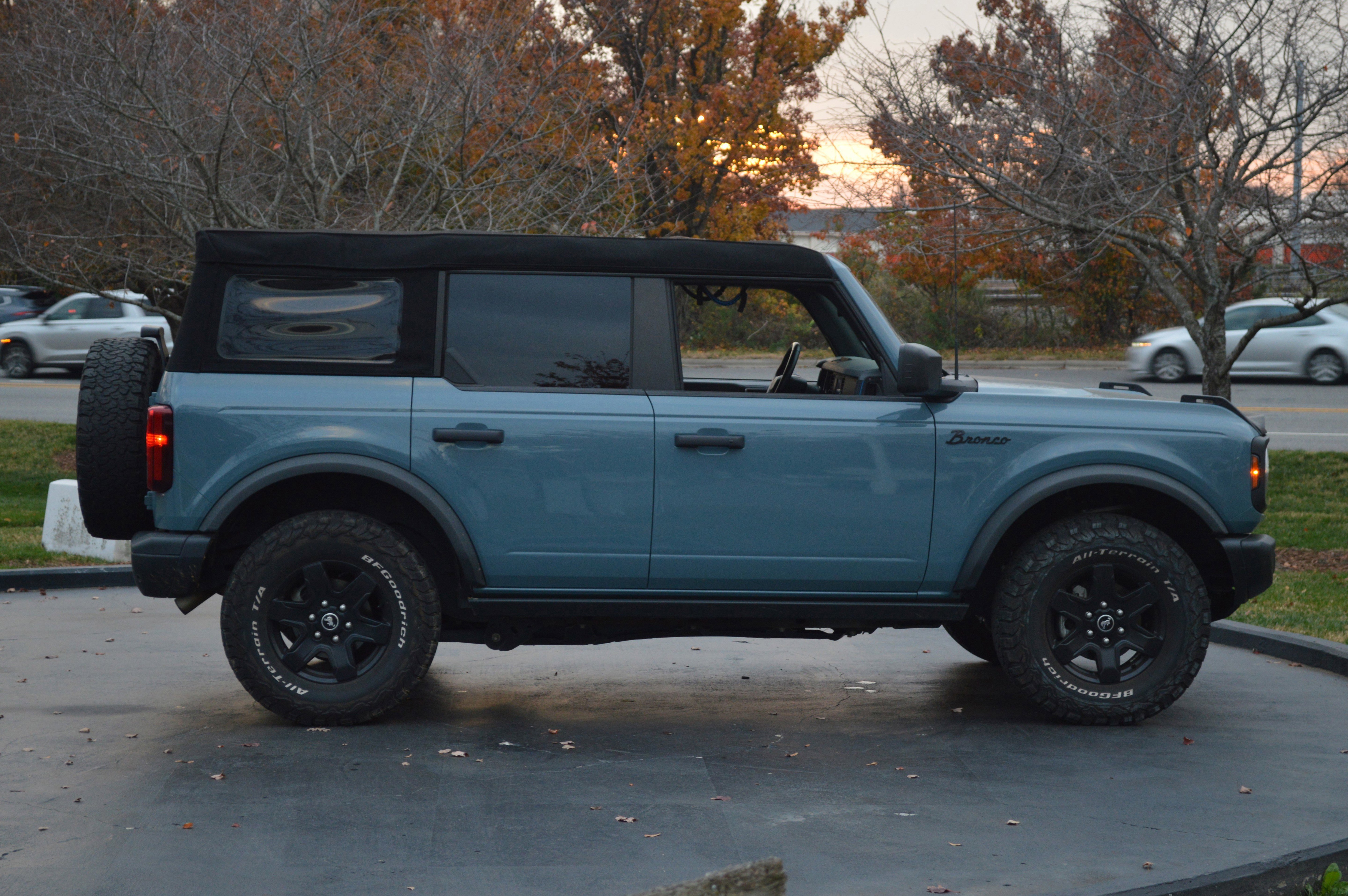 Used 2023 Ford Bronco Black Diamond image 12
