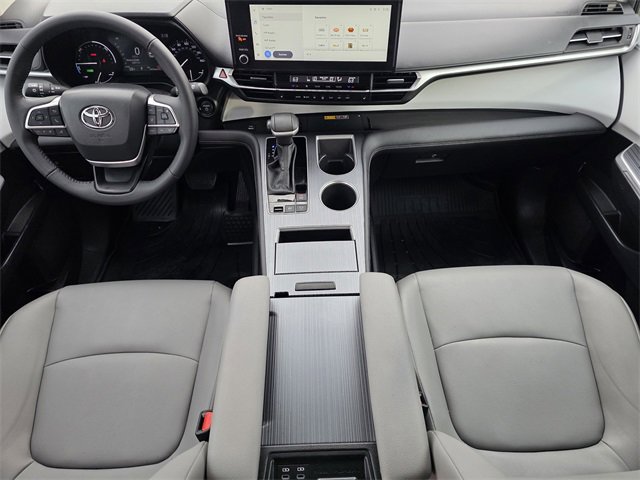 Used 2025 Toyota Sienna XLE image 20