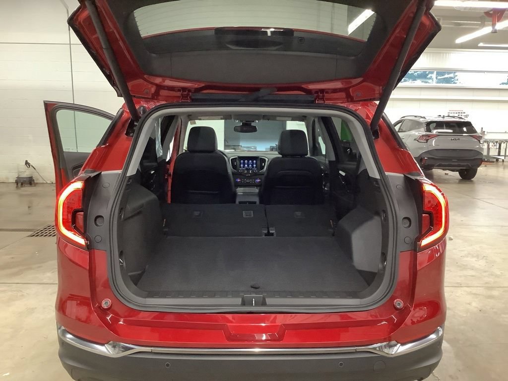Used 2024 GMC Terrain AT4 w/ Tech Package AWD/4WD image 25