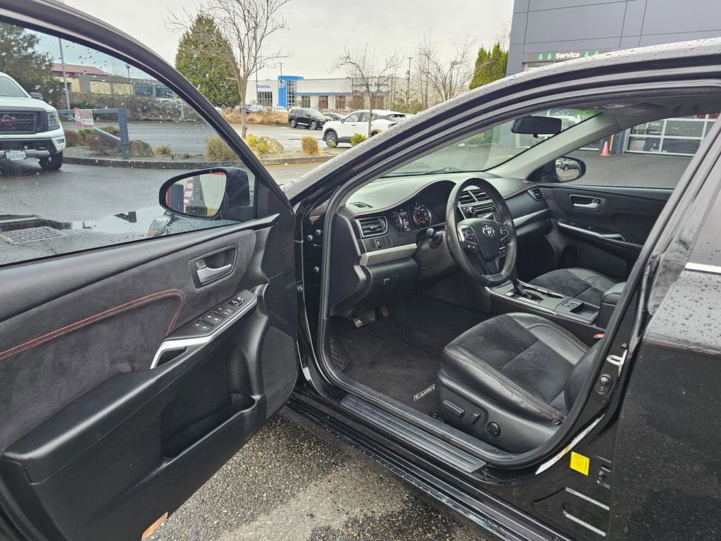 Used 2015 Toyota Camry XSE w/ Moonroof Package image 16
