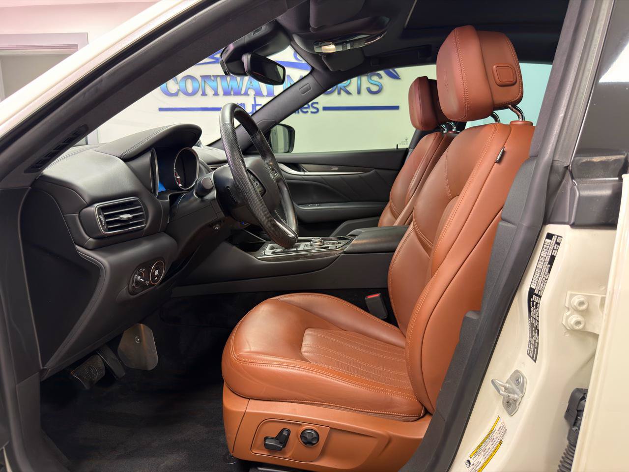 Used 2020 Maserati Levante AWD/4WD image 9