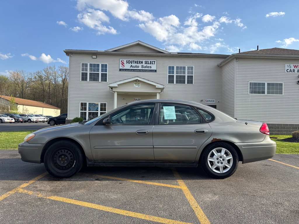 Used 2004 Ford Taurus SE FWD image 1