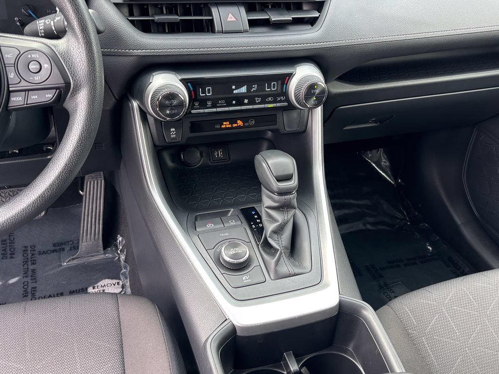 Used 2025 Toyota RAV4 XLE AWD/4WD image 22