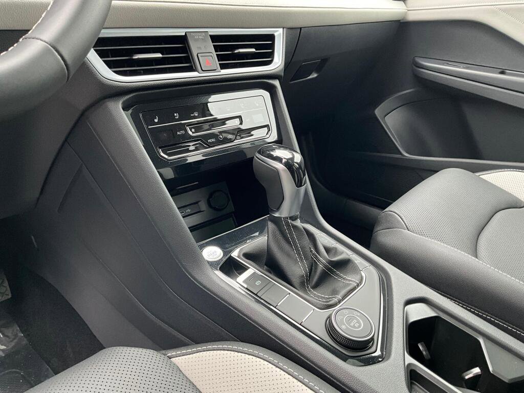 New 2026 Volkswagen Taos SEL image 20