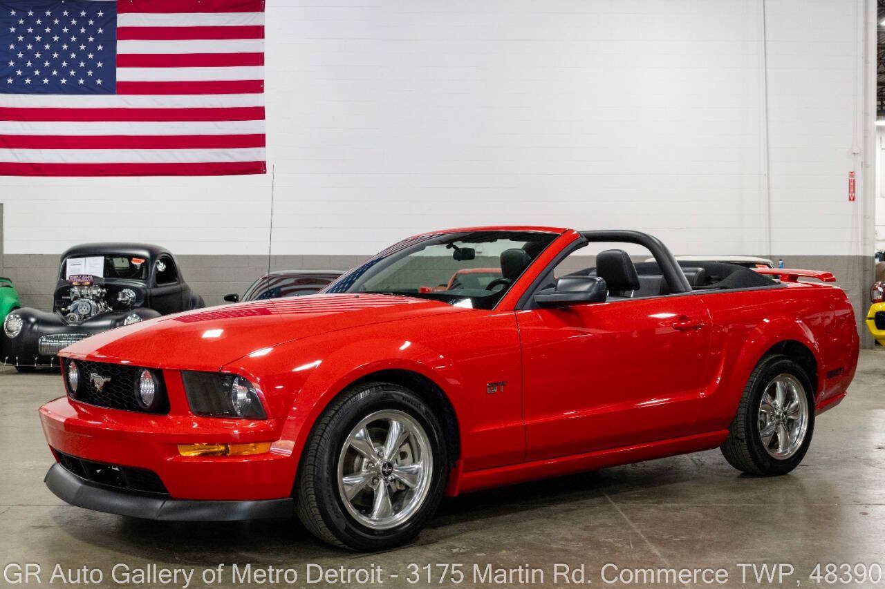 Used 2005 Ford Mustang GT Premium RWD image 1