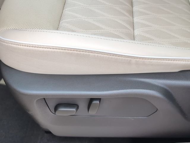 Used 2023 Buick Envision Avenir AWD/4WD image 14