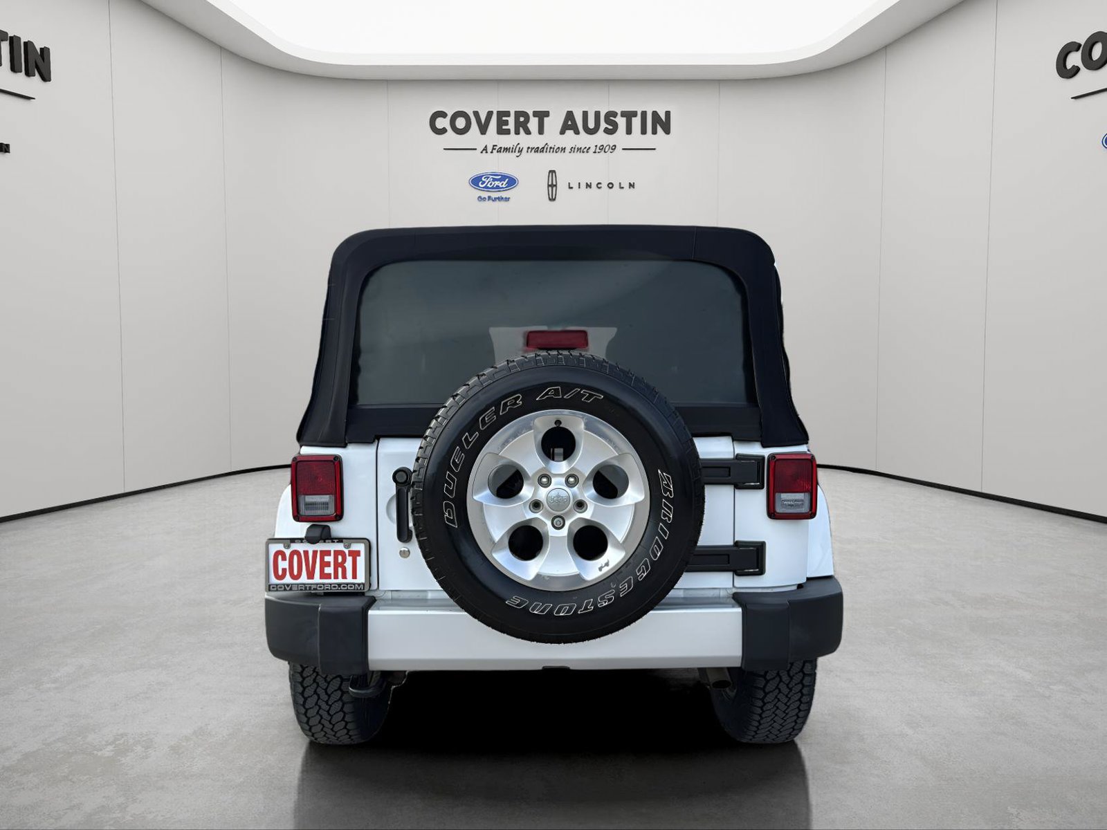 Used 2015 Jeep Wrangler Unlimited Sahara w/ Connectivity Group AWD/4WD image 6