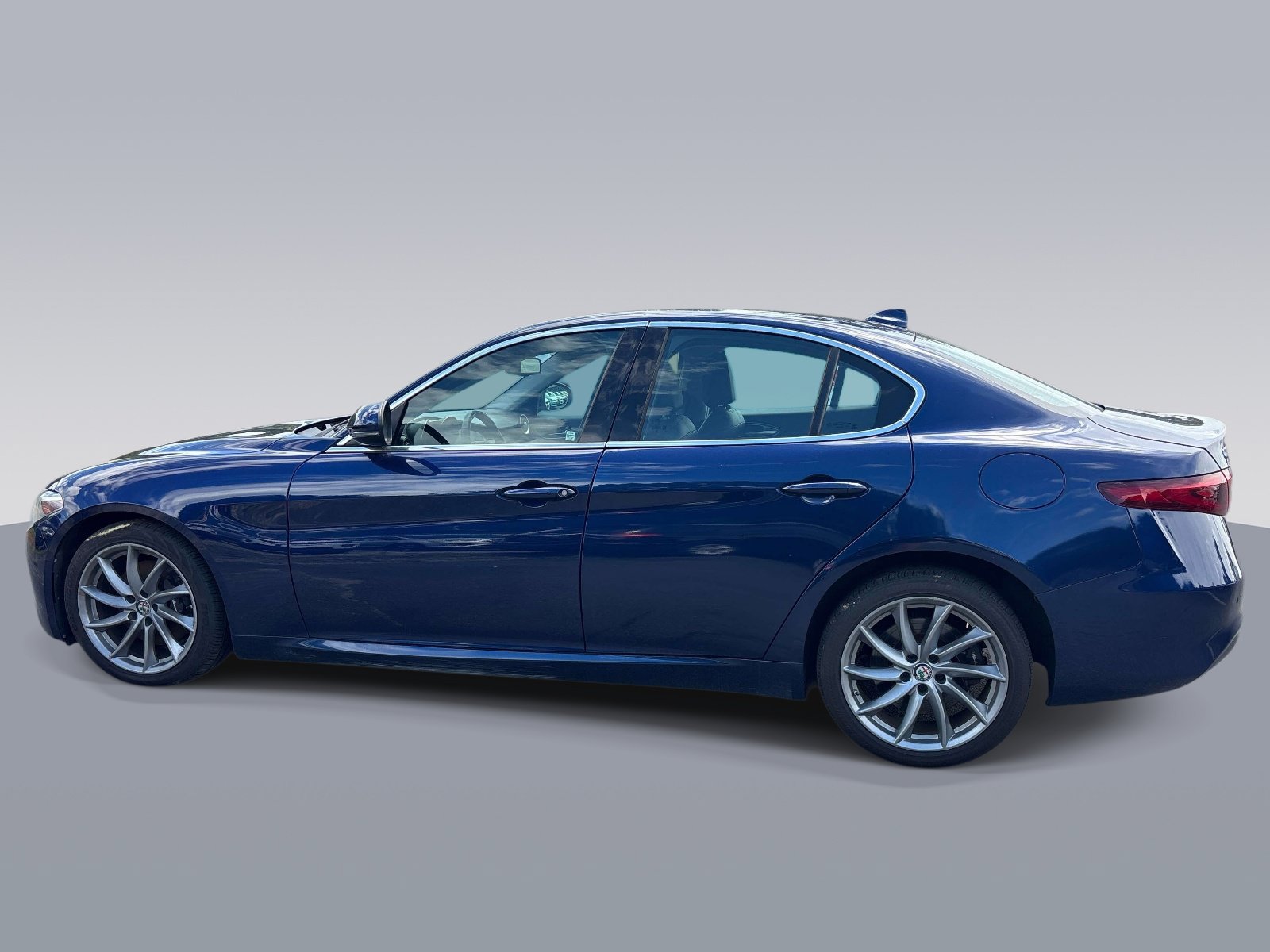 Used 2017 Alfa Romeo Giulia AWD w/ Cold Weather Package image 6