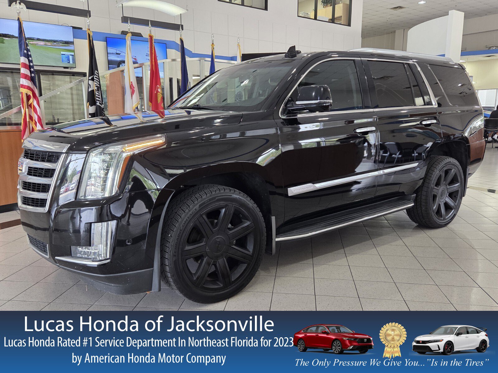 Used 2019 Cadillac Escalade Luxury RWD image 1