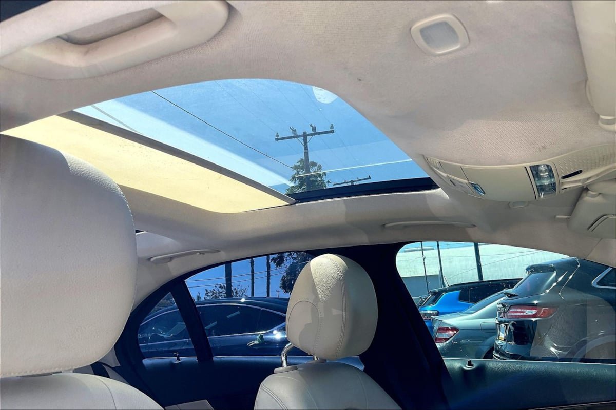 Used 2017 Mercedes-Benz C 300 Sedan image 22