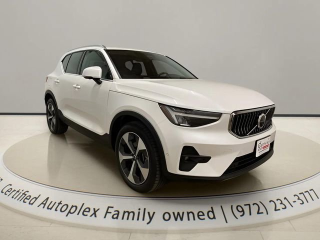 Used 2025 Volvo XC40 B5 Plus image 5