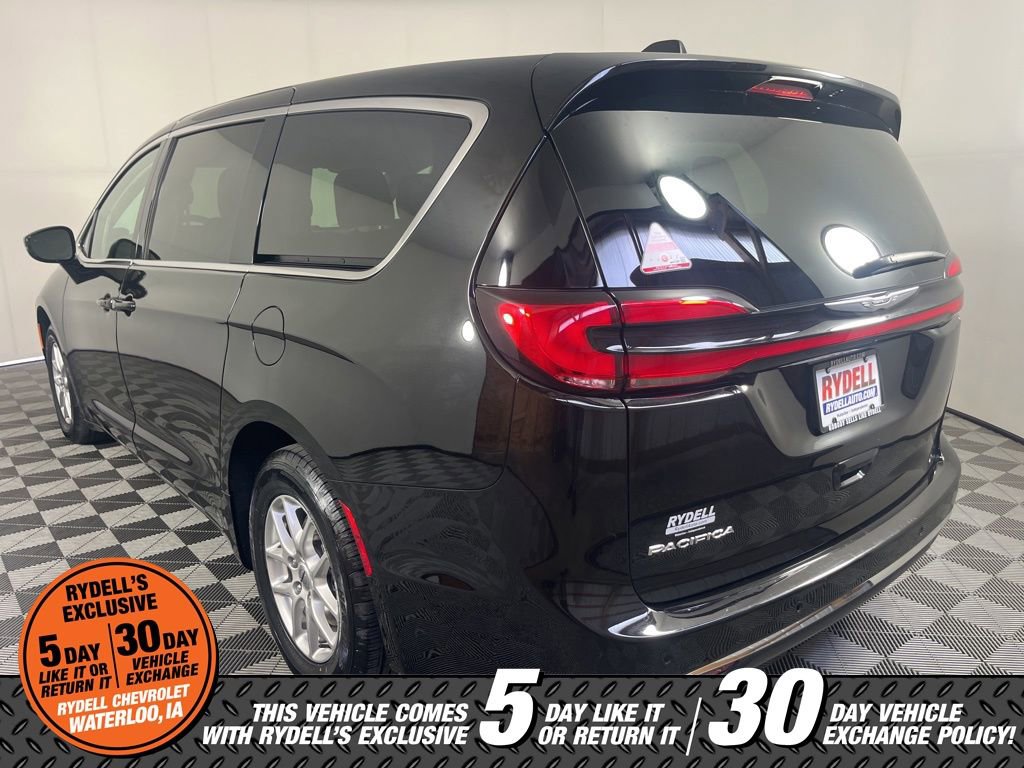 Used 2024 Chrysler Pacifica Touring-L FWD image 6