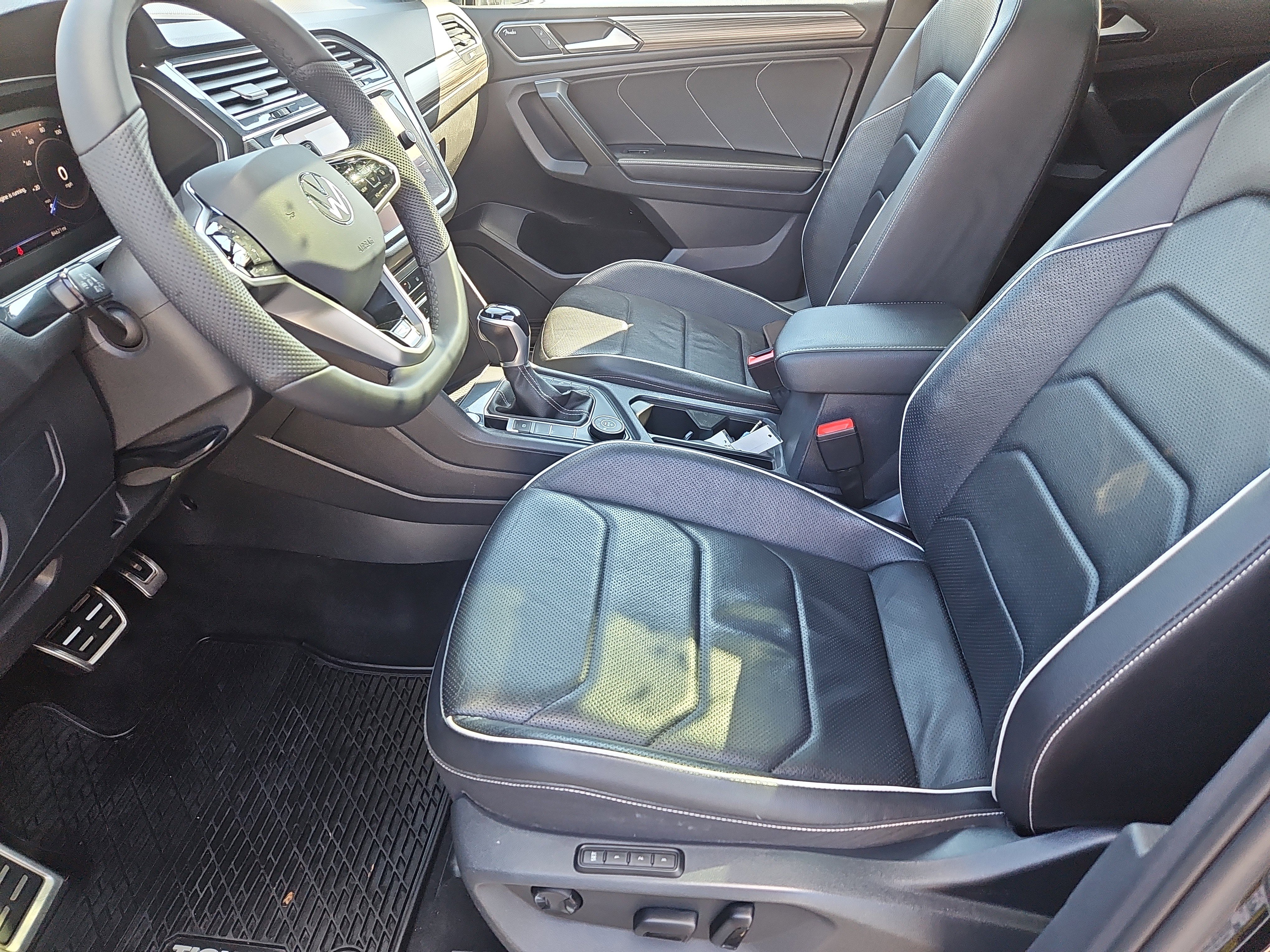 Used 2022 Volkswagen Tiguan SEL R-Line image 34