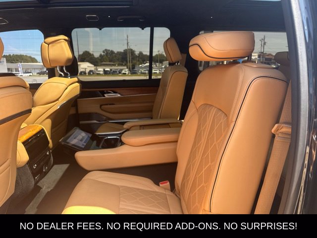 Used 2023 Jeep Grand Wagoneer Series III AWD/4WD image 31
