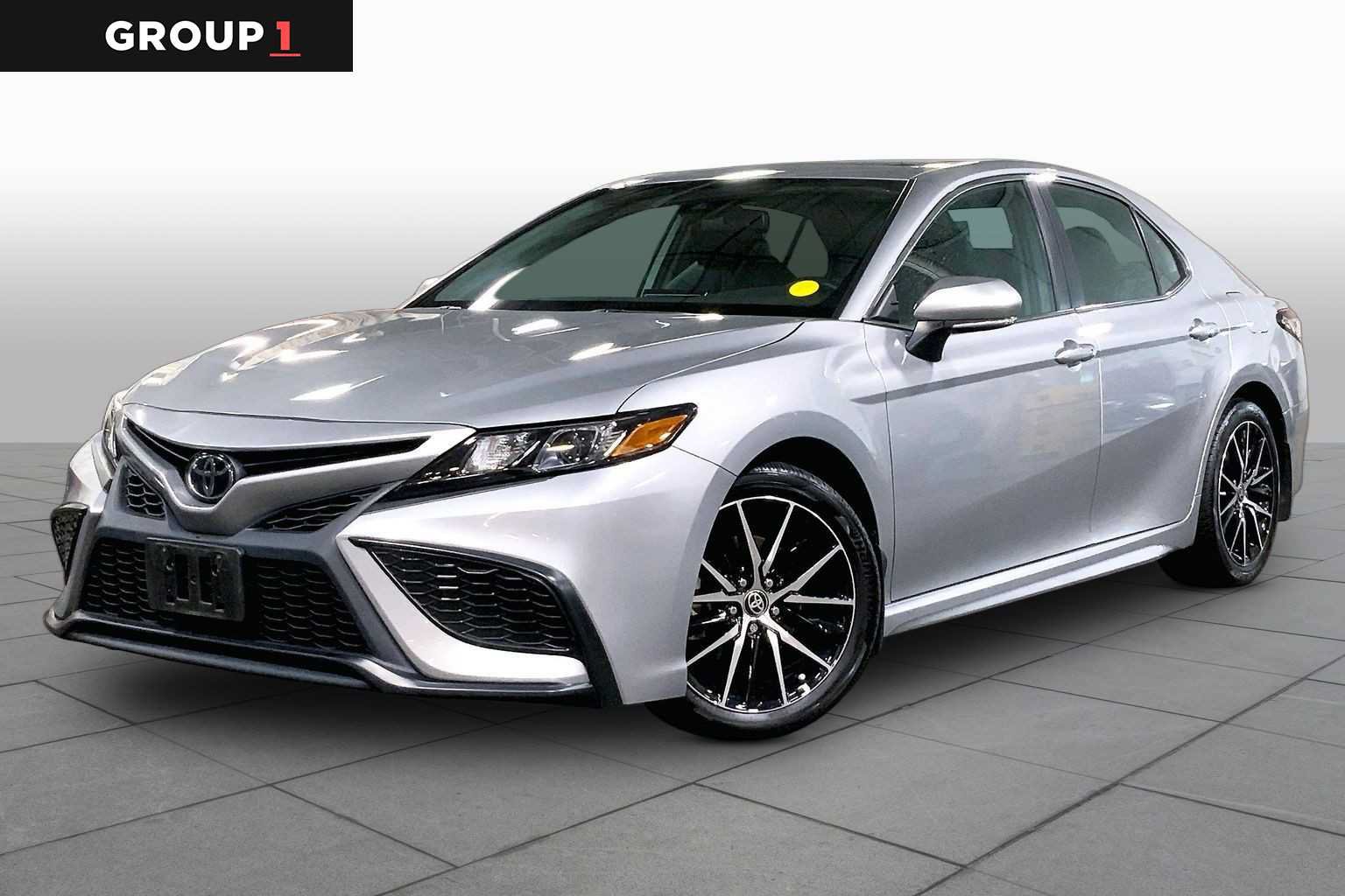 Used 2024 Toyota Camry SE w/ Cold Weather Package