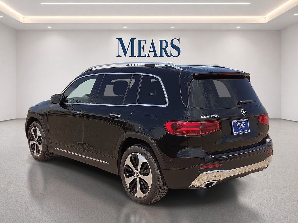 Used 2025 Mercedes-Benz GLB 250 image 3