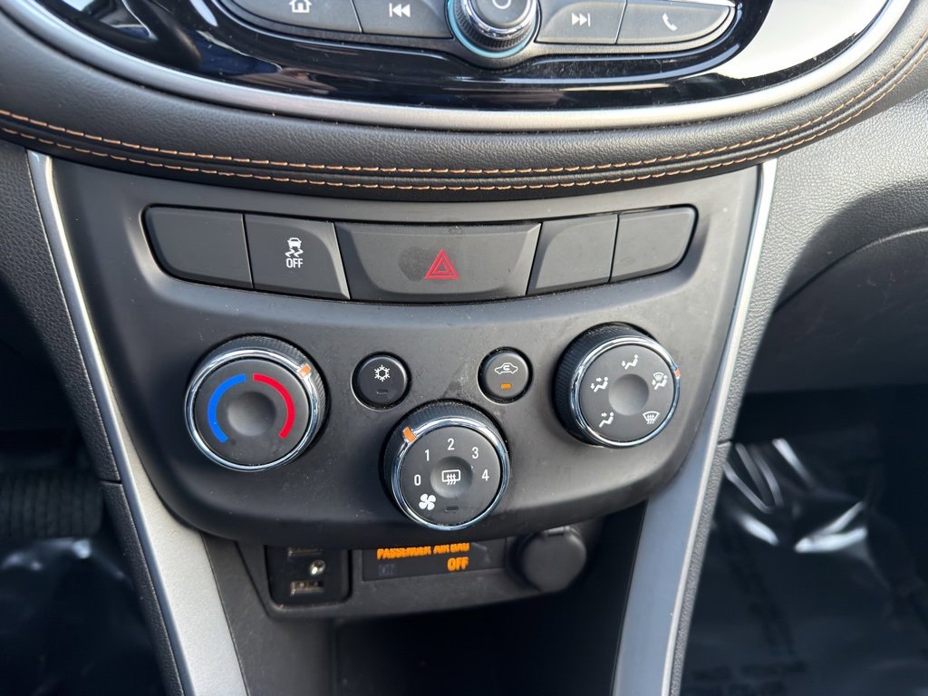 Used 2021 Chevrolet Trax LT w/ LT Convenience Package image 36