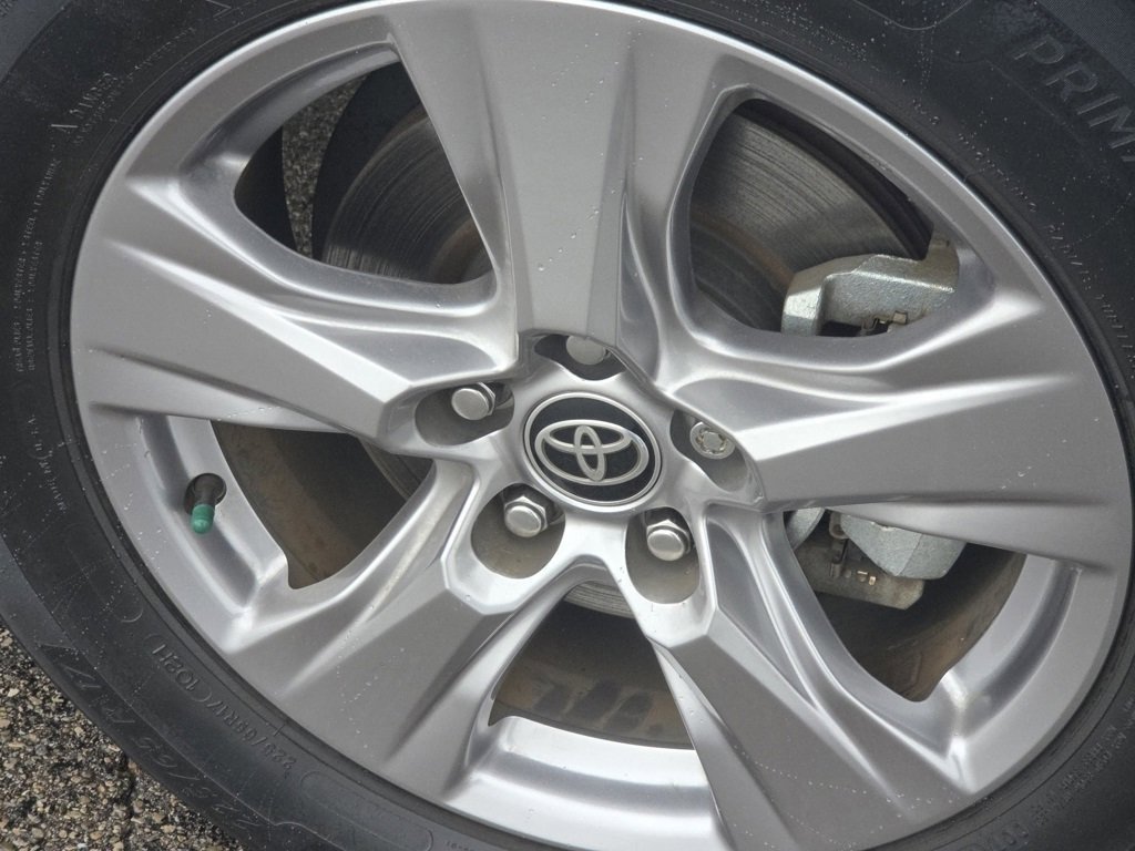 Used 2022 Toyota RAV4 XLE image 15