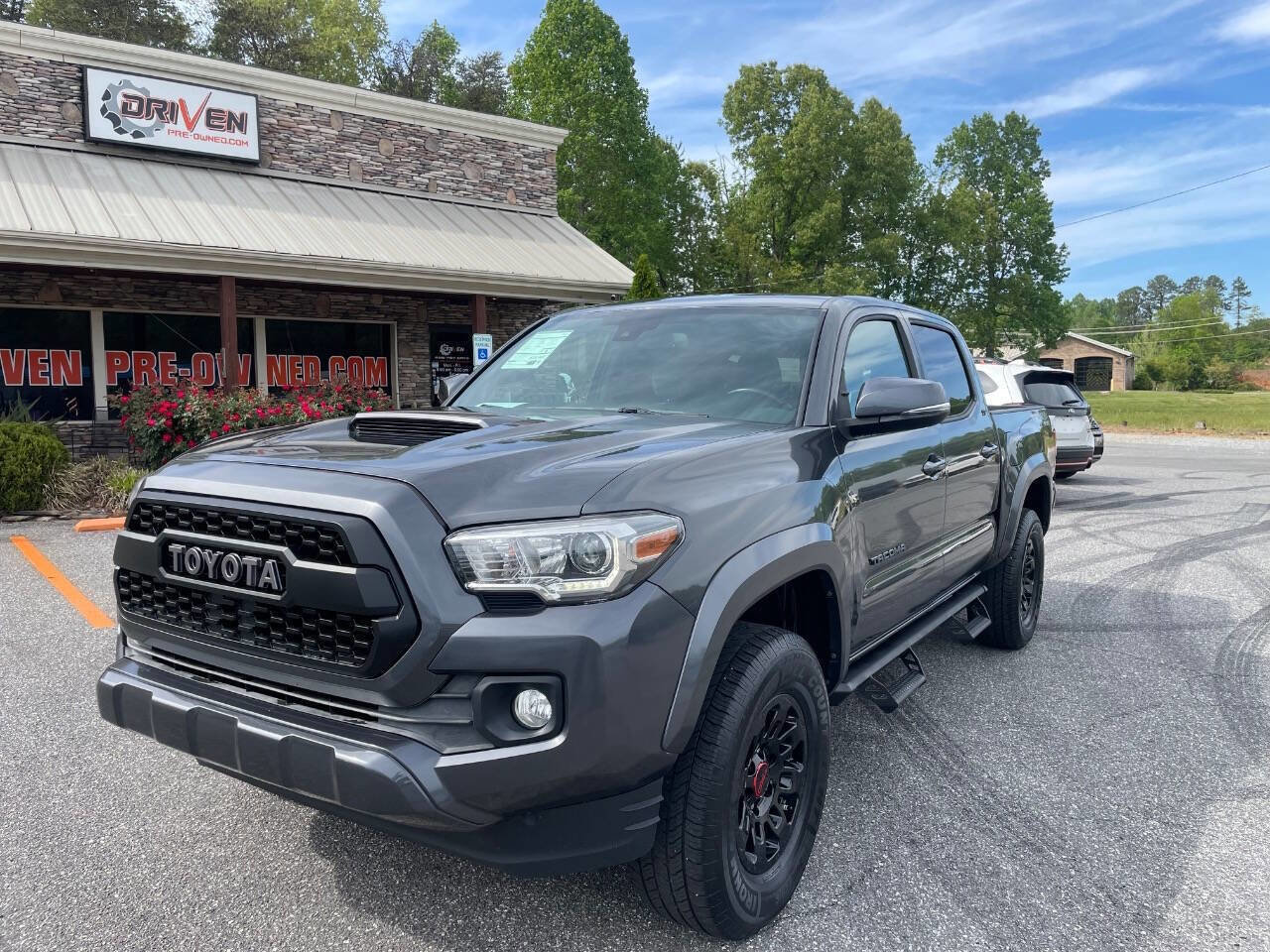 Used 2019 Toyota Tacoma TRD Sport AWD/4WD image 4