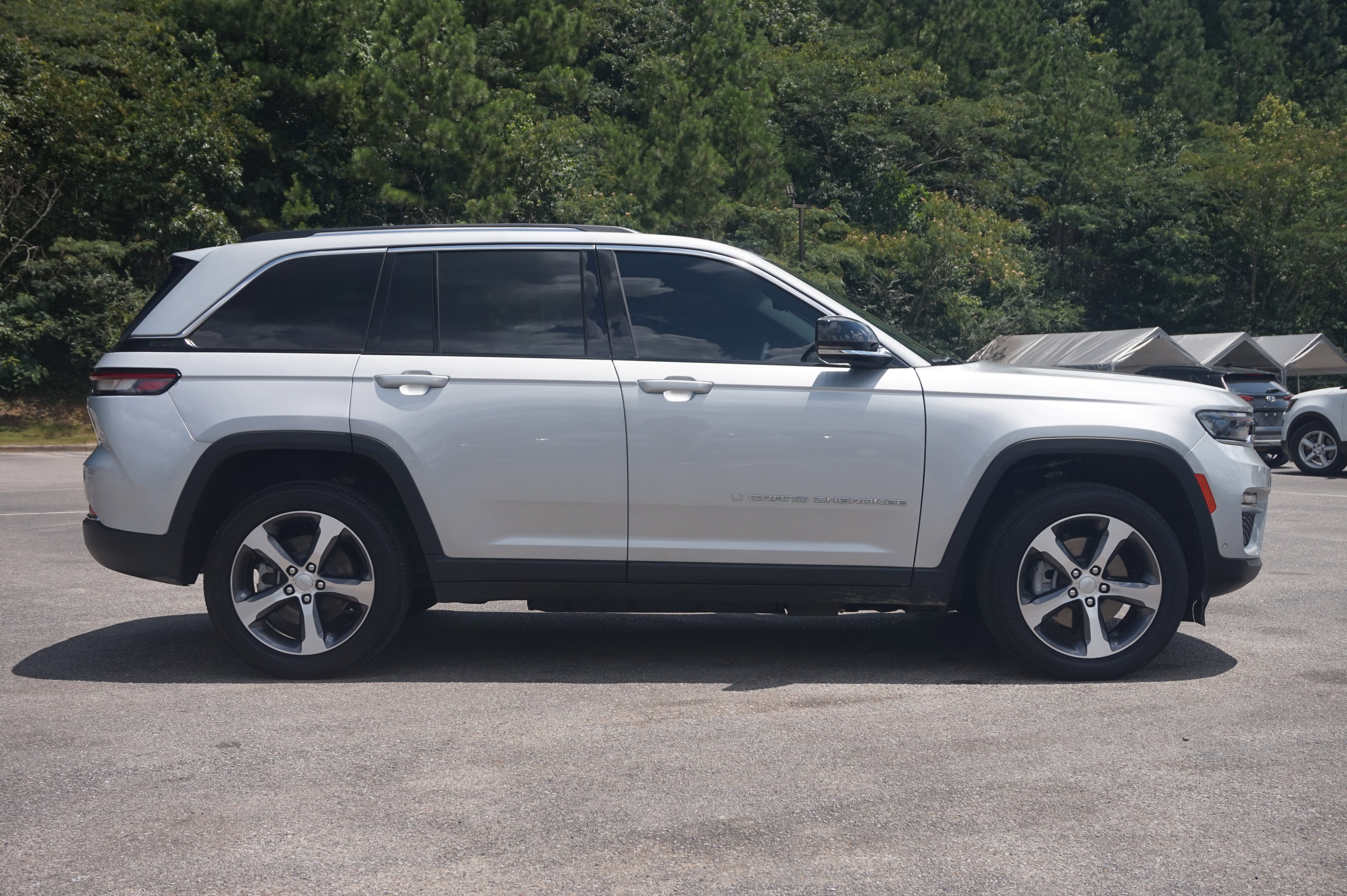 Used 2023 Jeep Grand Cherokee 4WD 4xe w/ Luxury Tech Group II image 10